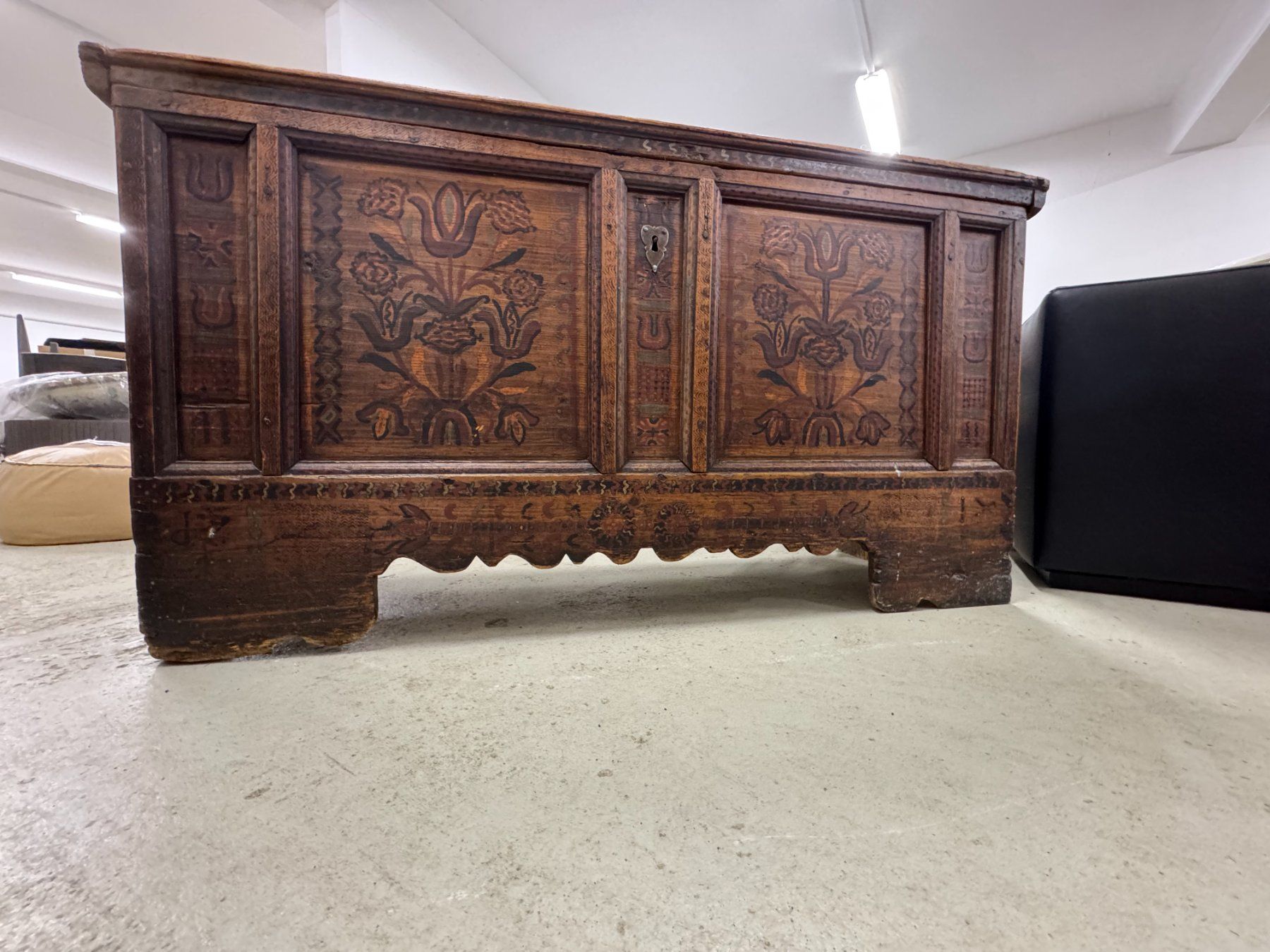 Truhen: Grand Bahut Sapin - Painted - Circa 1800 – Gebraucht aus Gsteig b. Gstaad von Auctionly 8