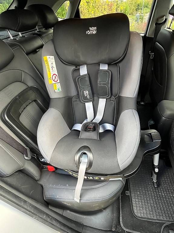 Seggiolini per auto: Britax Römer Kindersitz DUALFIX M i-SIZE – Usato da Hagneck venduto da royalhotel 1