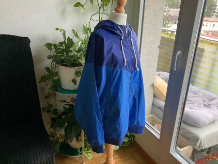 Super stylé et comme neuf, véritable coupe vent NIKE, t. XL