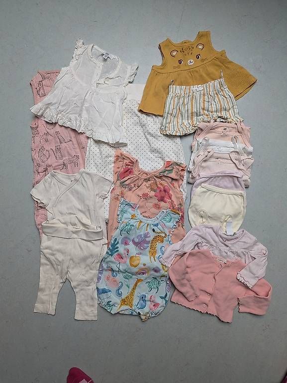 Lotti & Set di vestiti: Kleiderpaket 62 Mädchen – Usato da Luzern venduto da jan_cwp5