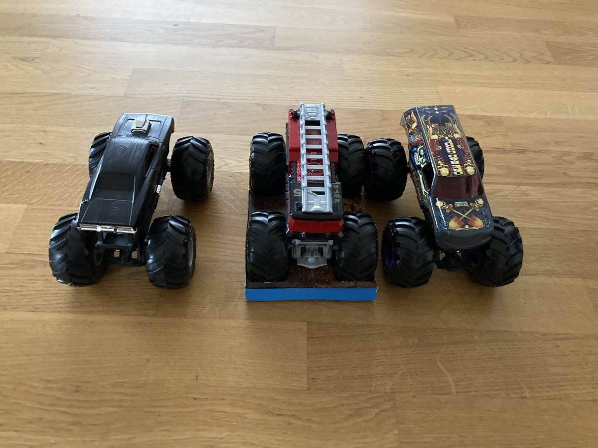 Hot Wheels Giocattoli: Montertruck Gross - Set Hot Wheels – Nuovo (secondo la descrizione) da Zürich venduto da CoSiMaJa