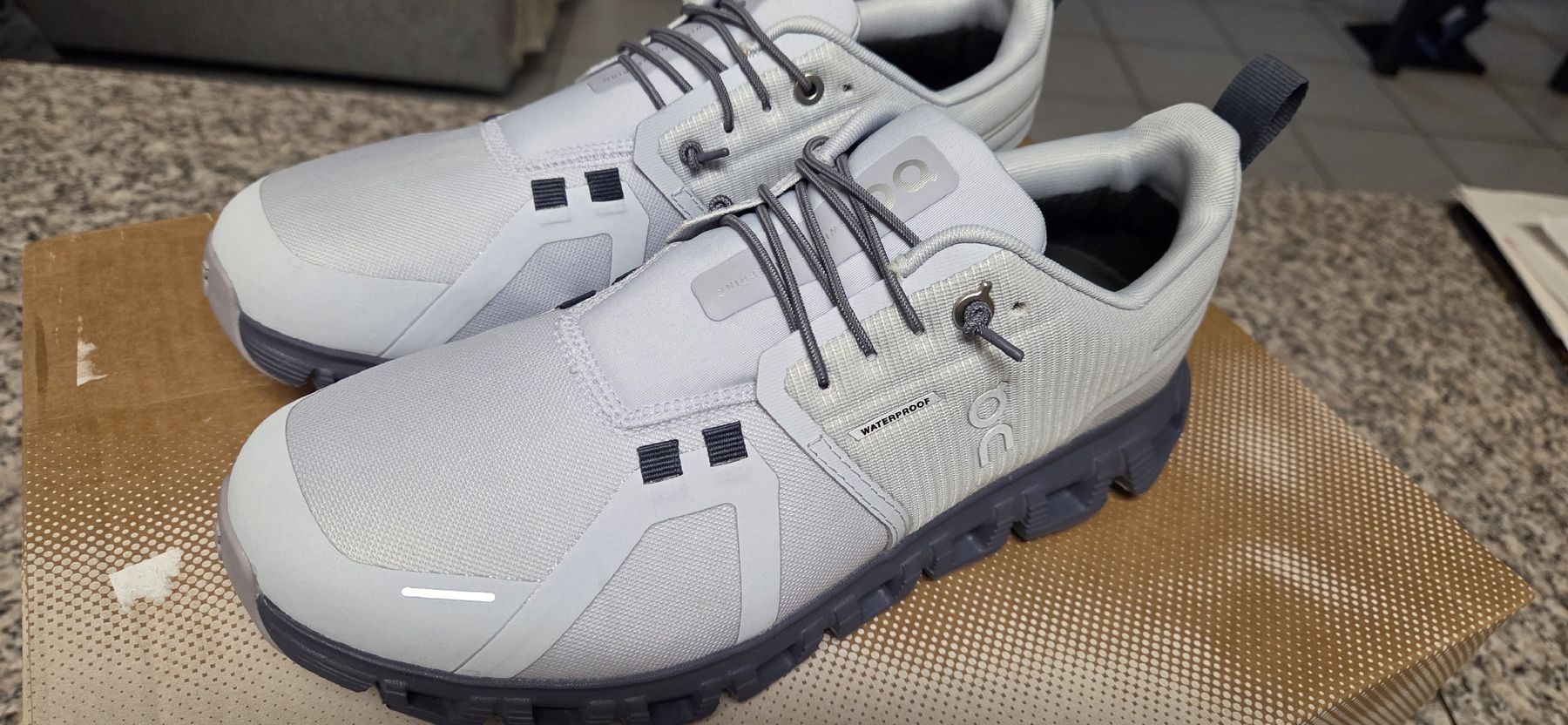 On Scarpe da uomo: On Cloud 6 Waterproof Neu – Nuovo (secondo la descrizione) da Zürich venduto da DinuC 1
