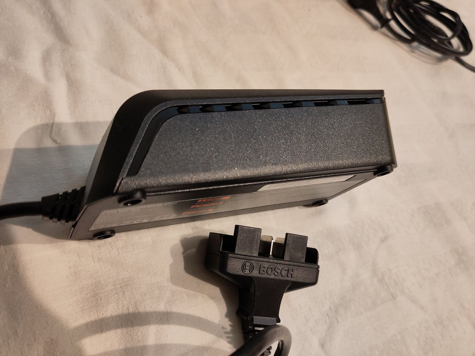 Bosch Ladegeräte: ebike battery charger Bosch 36V 4A – Gebraucht aus Develier von Loricaire0 1