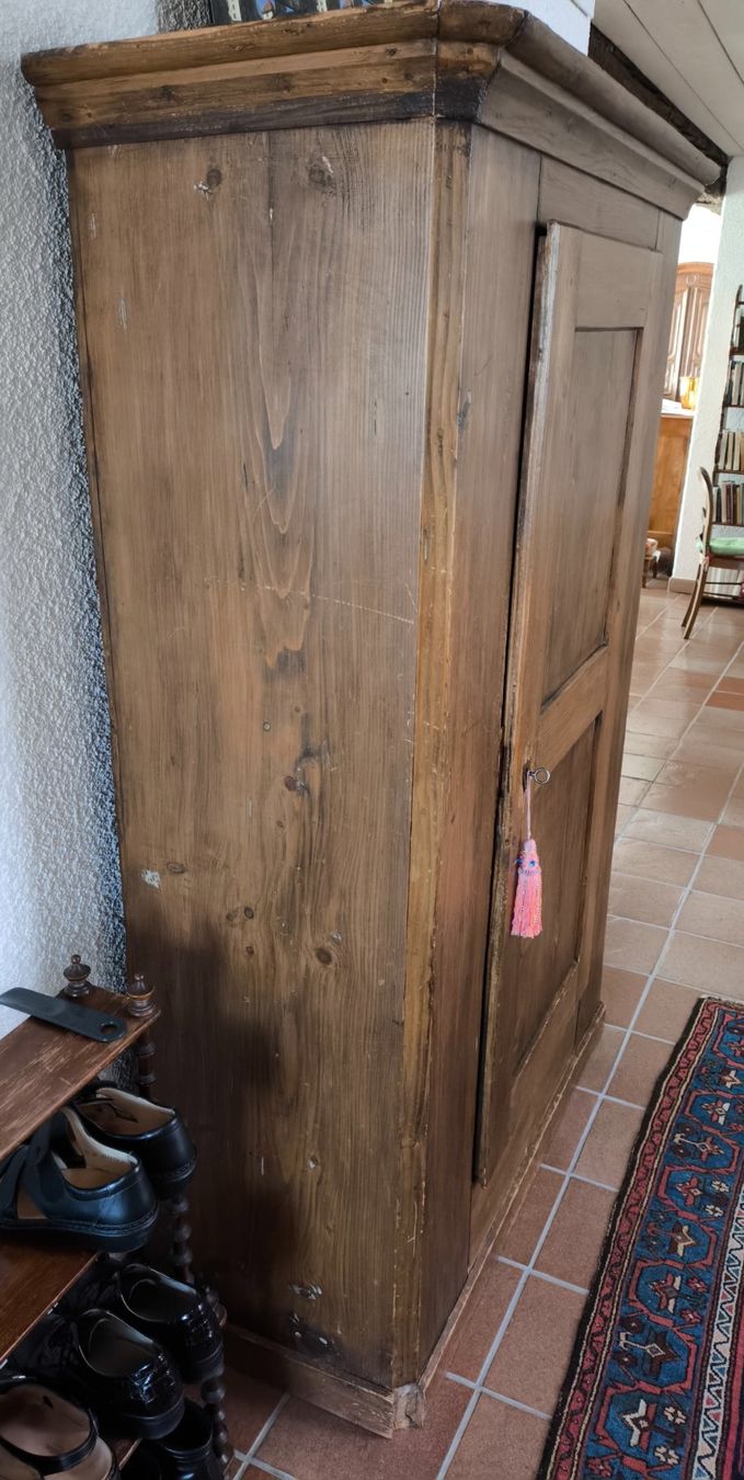 Armoires: Bonnetière en sapin – D'occasion à Porrentruy par NGiorda 1