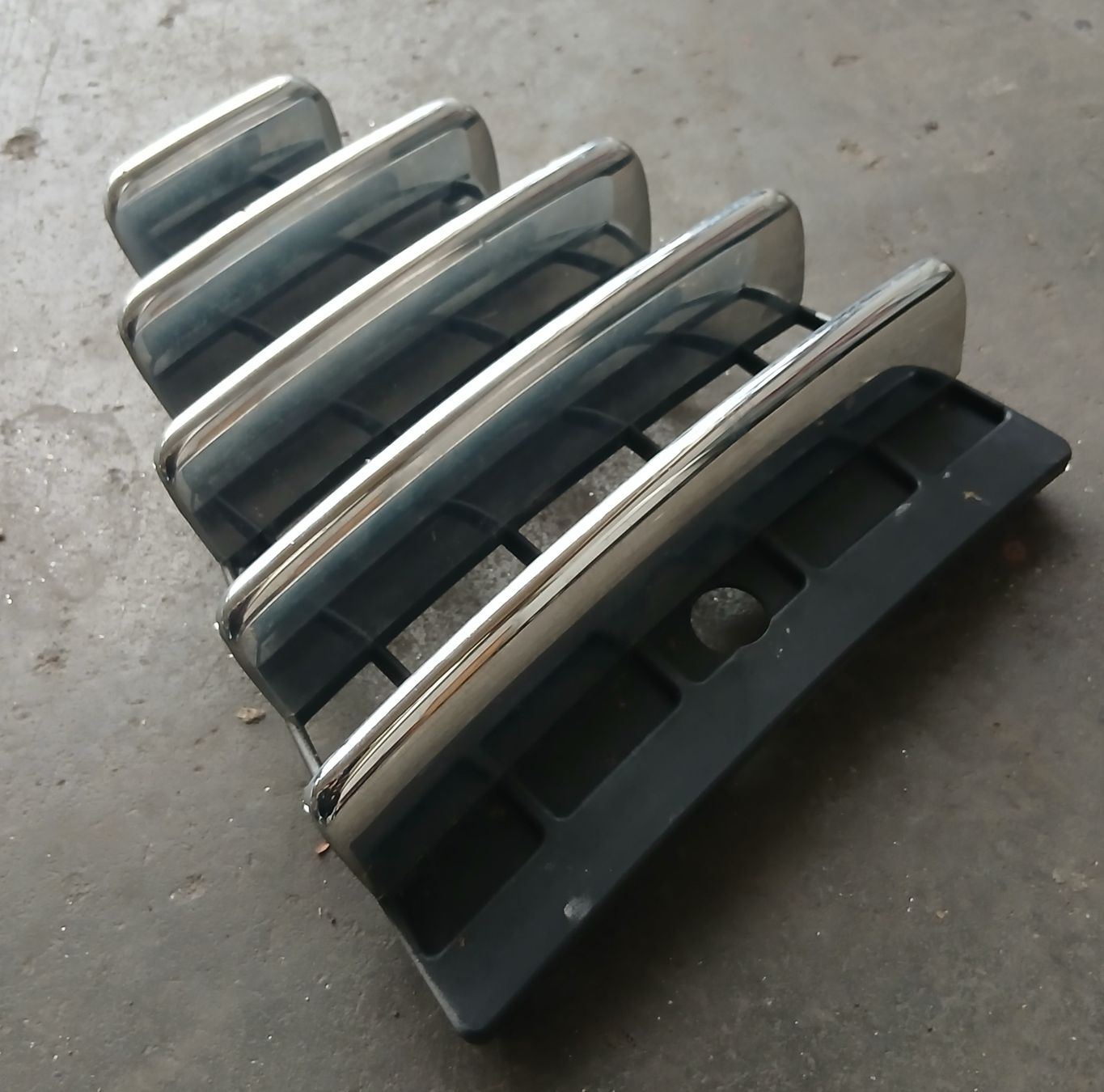 Alfa Romeo Tutti pezzi di ricambio auto: Calandre Alfa Romeo 147 2000-2010  – Usato da la heutte venduto da Auto-stock 1