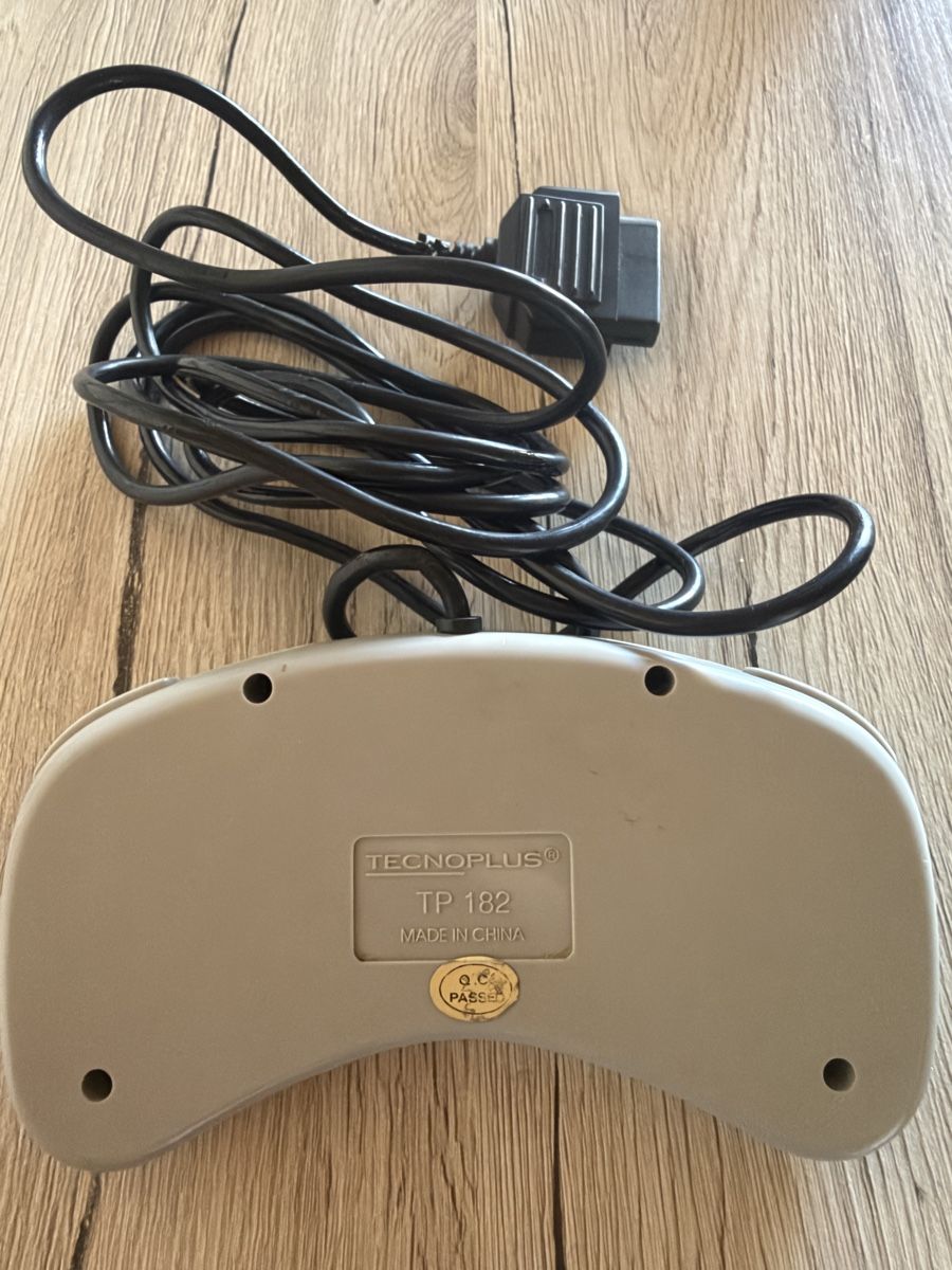Nintendo Manettes: Tecnoplus SNES Control Pad TP 182 Controller grau gebraucht – D'occasion à Turtmann par ReKoJ 1