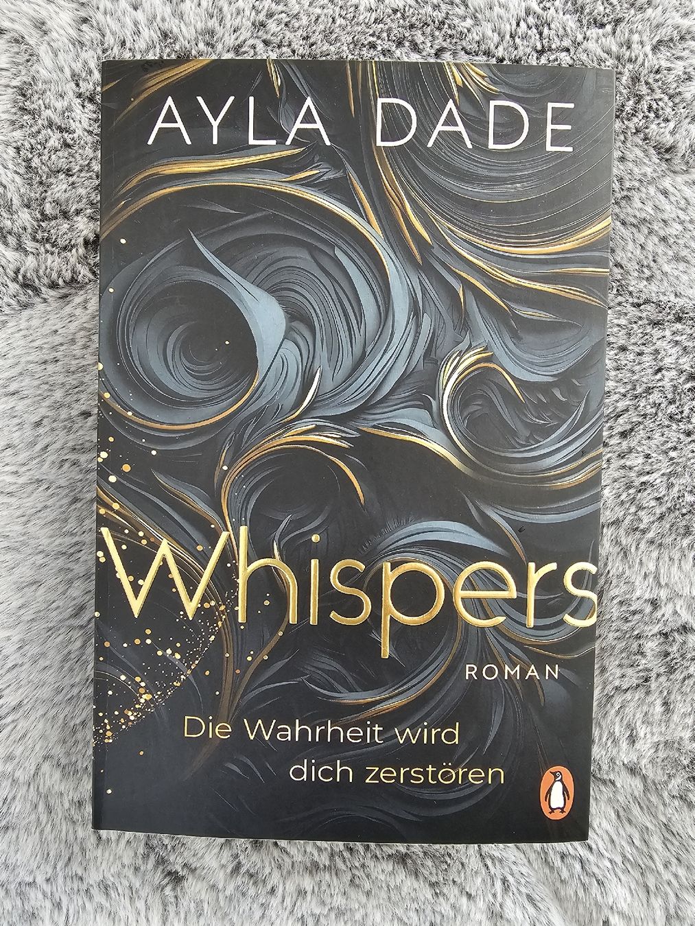 Bücher: whispers - ayla dade – Gebraucht aus Bätterkinden von Pescelino