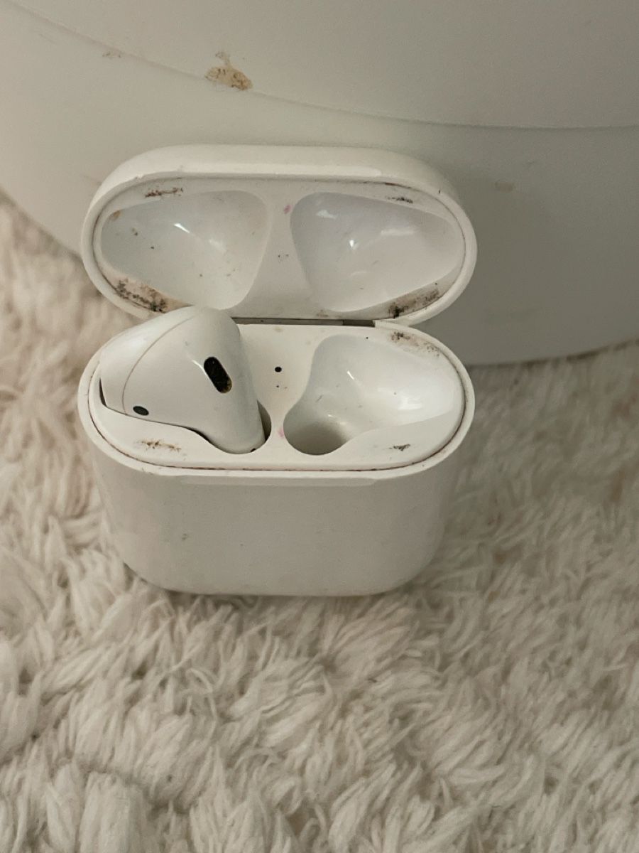 Apple Kopfhörer: Apple Air Pods – Gebraucht aus Winterthur von evasinisgalli 2