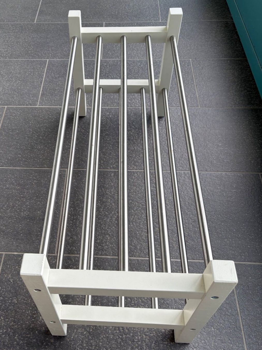 Ladenausstattungen & Messebau: Schuhregal IKEA TJUSIG Weiss – Gebraucht aus Zollikon von Xblanka 1