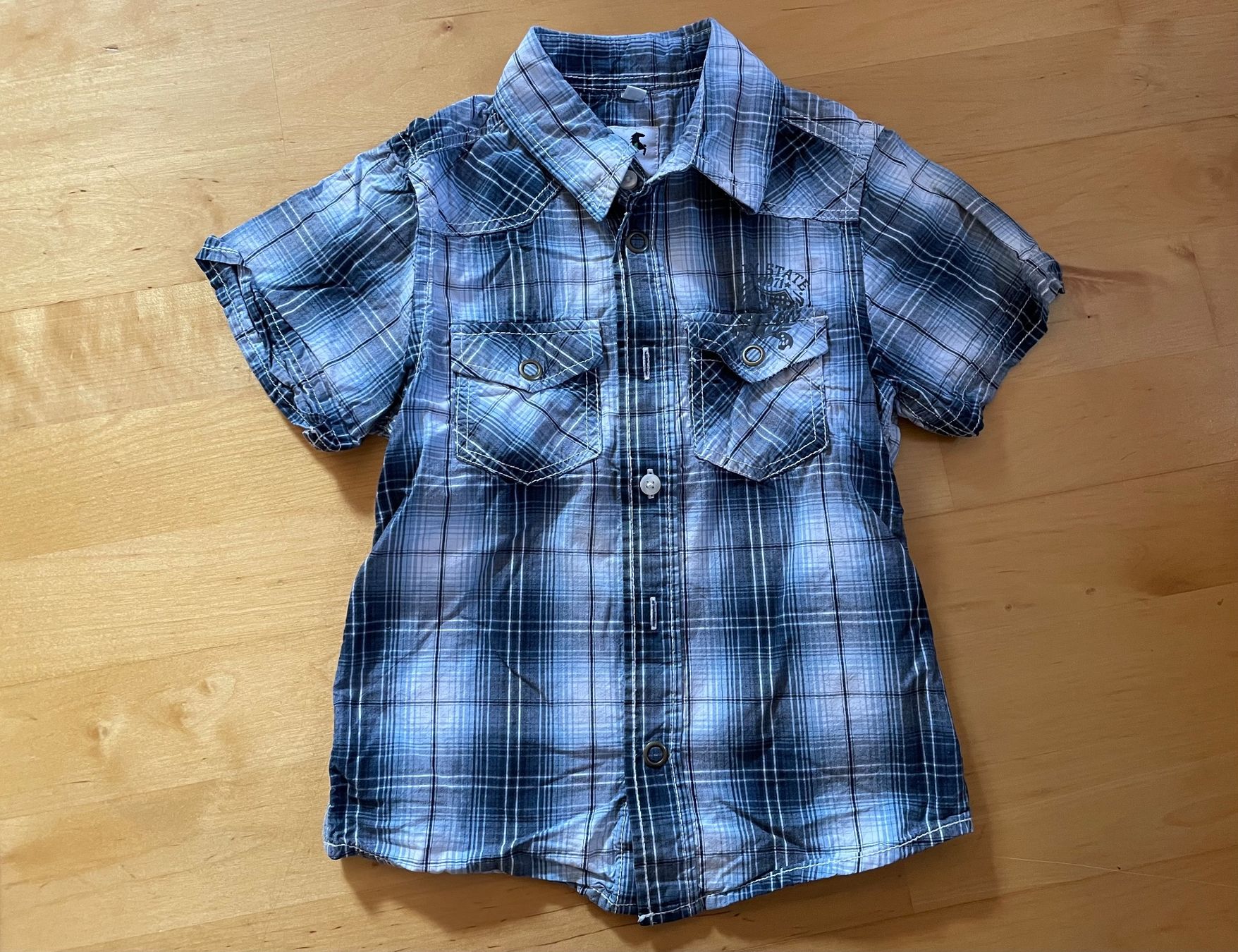 C&A Hemden, T-Shirts & Polos: Hemd Gr 104 – Gebraucht aus Hüntwangen von fra_7nd2