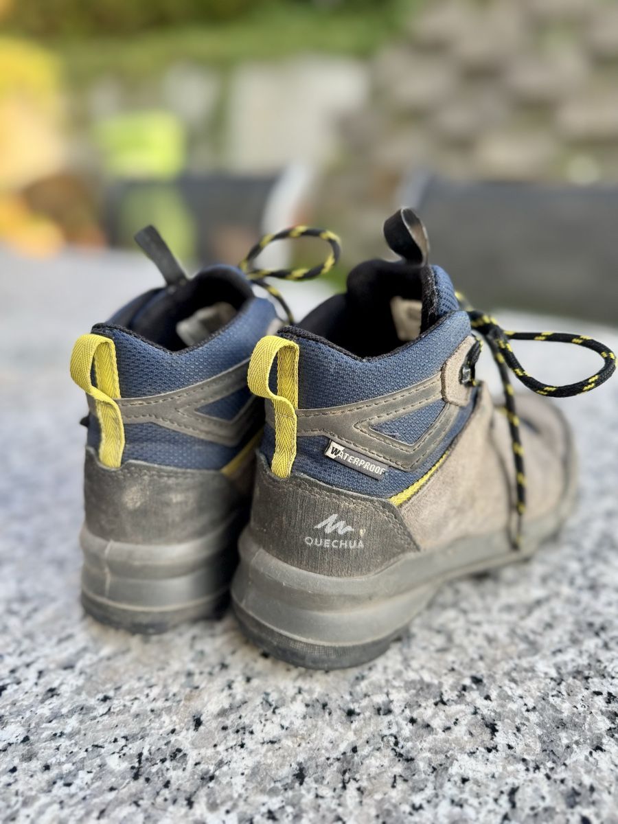 Decathlon Scarpe per ragazzi: Quechua Waterproof Hiking Boots - Size 31 – Usato da Bülach venduto da dan_7scp 1