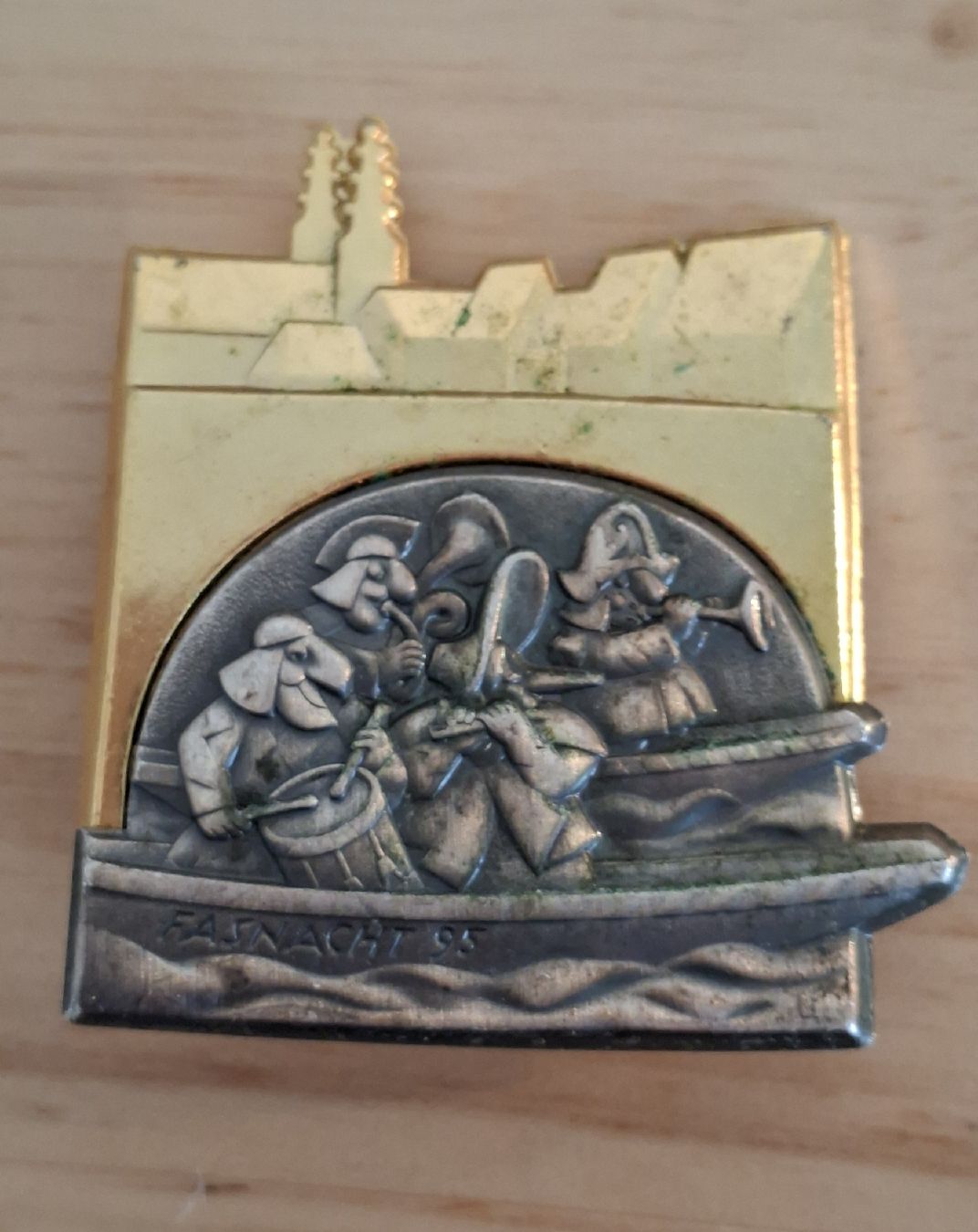 Basler Placchette & Badge: Basler Fasnachtsplakette 1996 – Usato da Kriens venduto da Wolly85