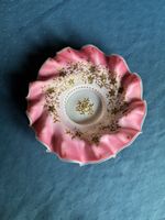 Antike Schale aus Milchglas mit gewelltem Rand 19. JH