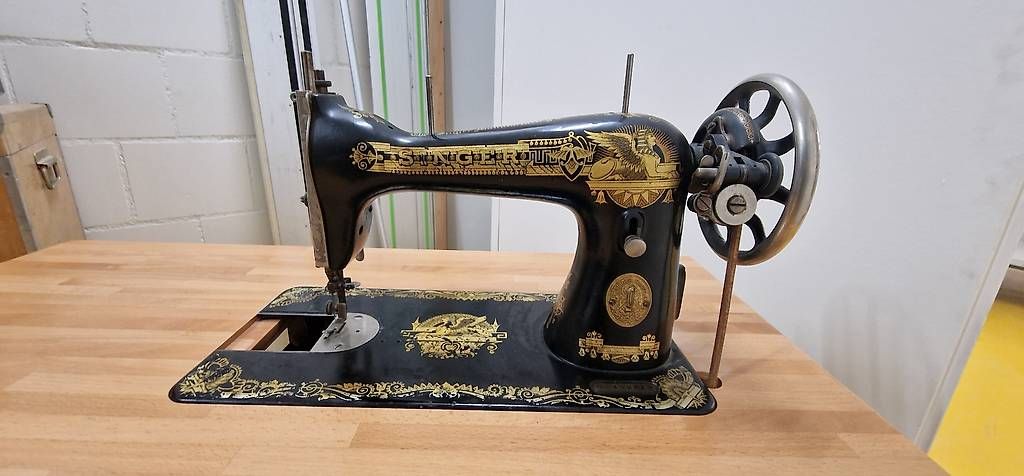 Macchine da cucire: Singer Nähmaschine antik – Usato da Dornach venduto da cartonnage 2