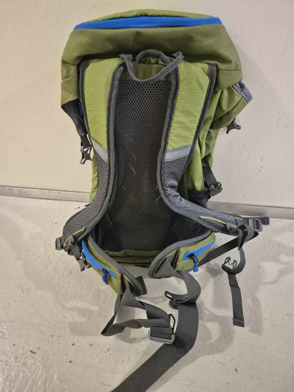 Trevolution Zaini: Wanderrucksack Trevolution grün – Nuovo (secondo la descrizione) da Uster venduto da bar_99f8 1