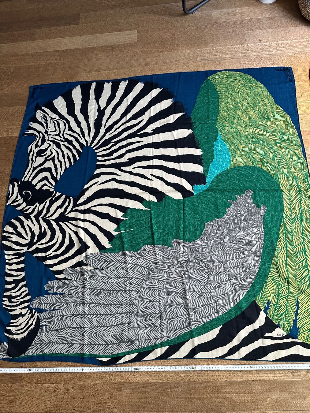 Hermès Foulards & écharpes: Hermès Tuch Zebra Feder Design – D'occasion à Luzern par Ever04