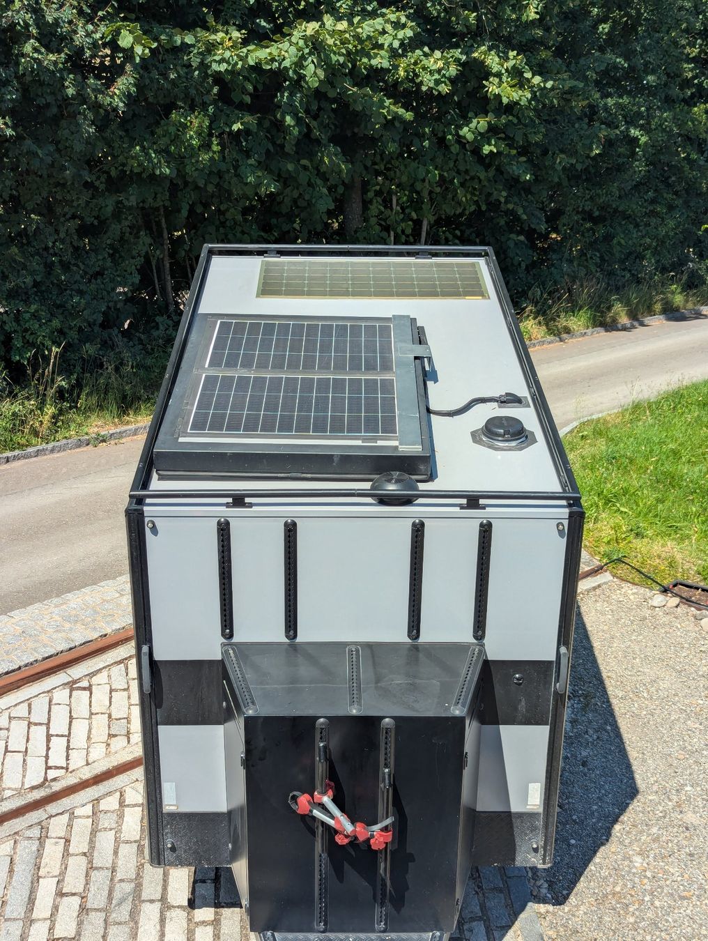 Rimorchi: Offroad-Expeditionstrailer / Wohnwagen – Usato da Thalheim AG venduto da epservices 3