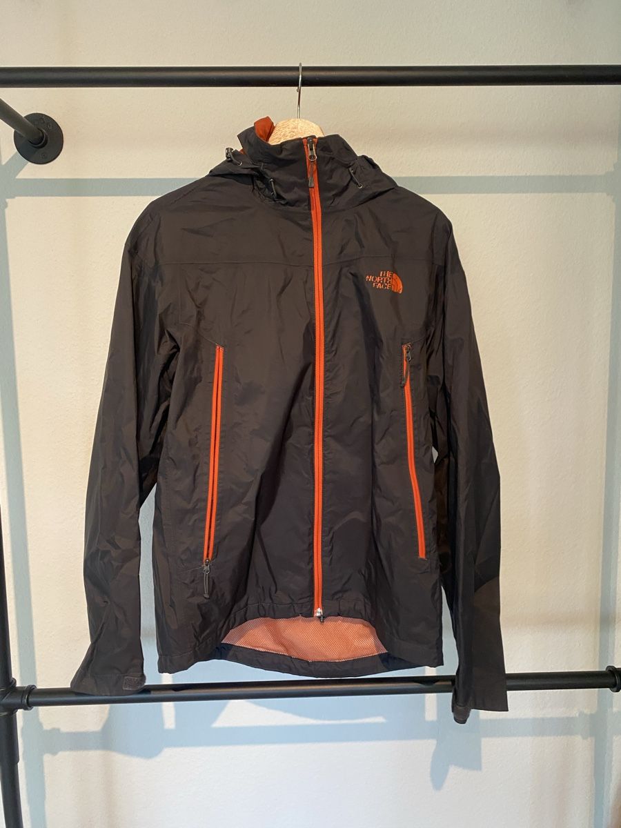 North Face Giacche: North Face Regenjacke – Usato da Basel venduto da celinefille