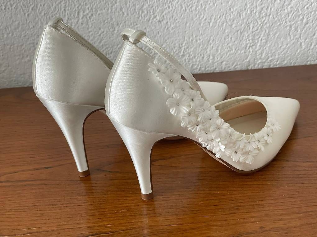 Scarpe da donna: Damenschuhe neu EU 36.5 – Usato da Bergdietikon venduto da sbones 1