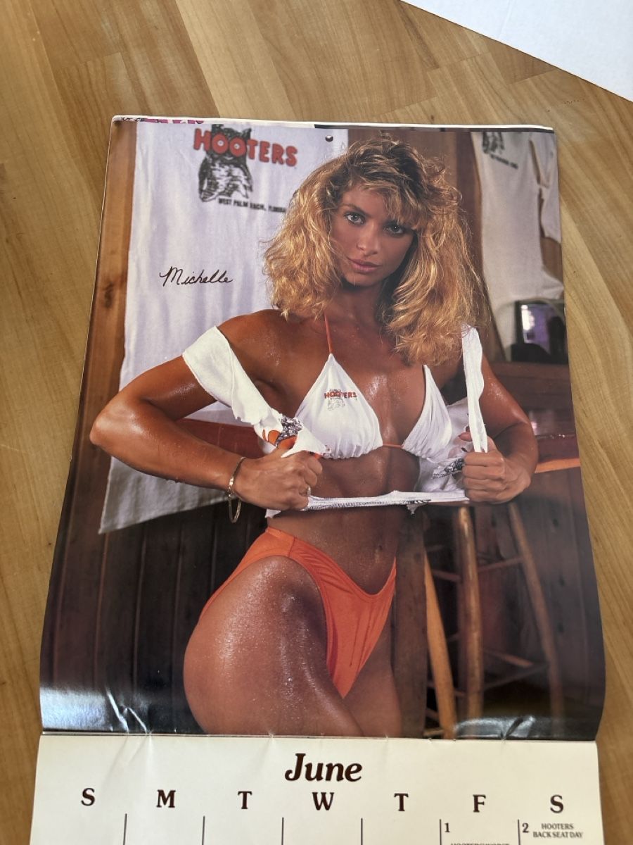 Kalender: Hooters Kalender von 1990 – Gebraucht aus Rümlang von euqinom16 2