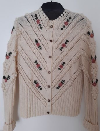 Neue Strickjacke Creme Blumenstickerei/Handmade