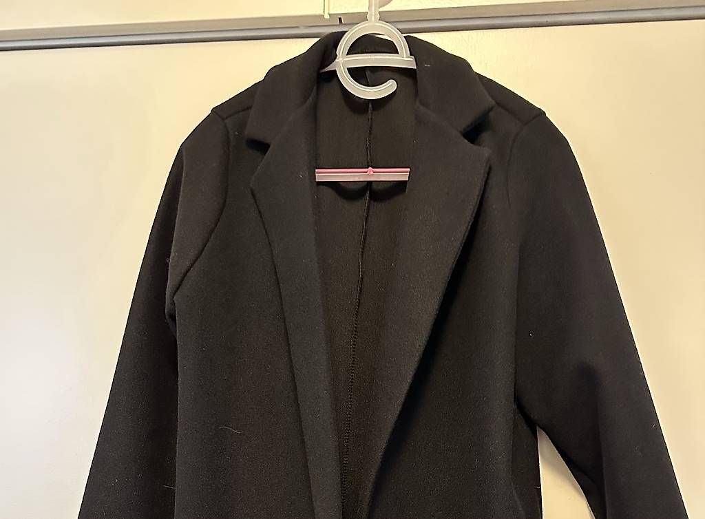 Cappotti: Schwarzer Mantel Gr.38/M – Usato da Stäfa venduto da DearDarling 2