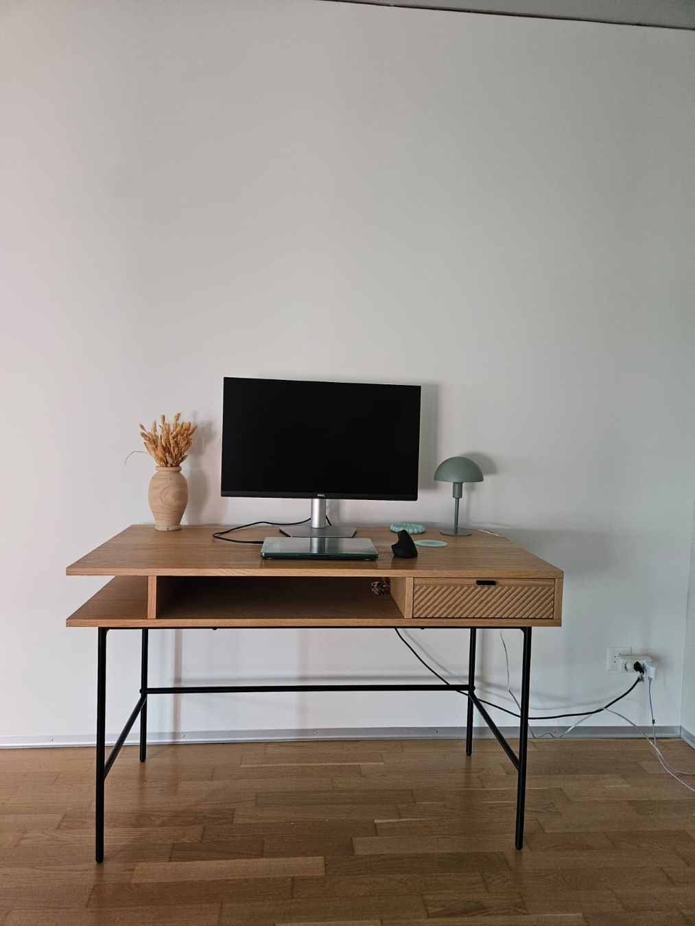 Schreibtische: Schreibtisch aus Holz mit Schublade – Gebraucht aus Winterthur von ali_djd7
