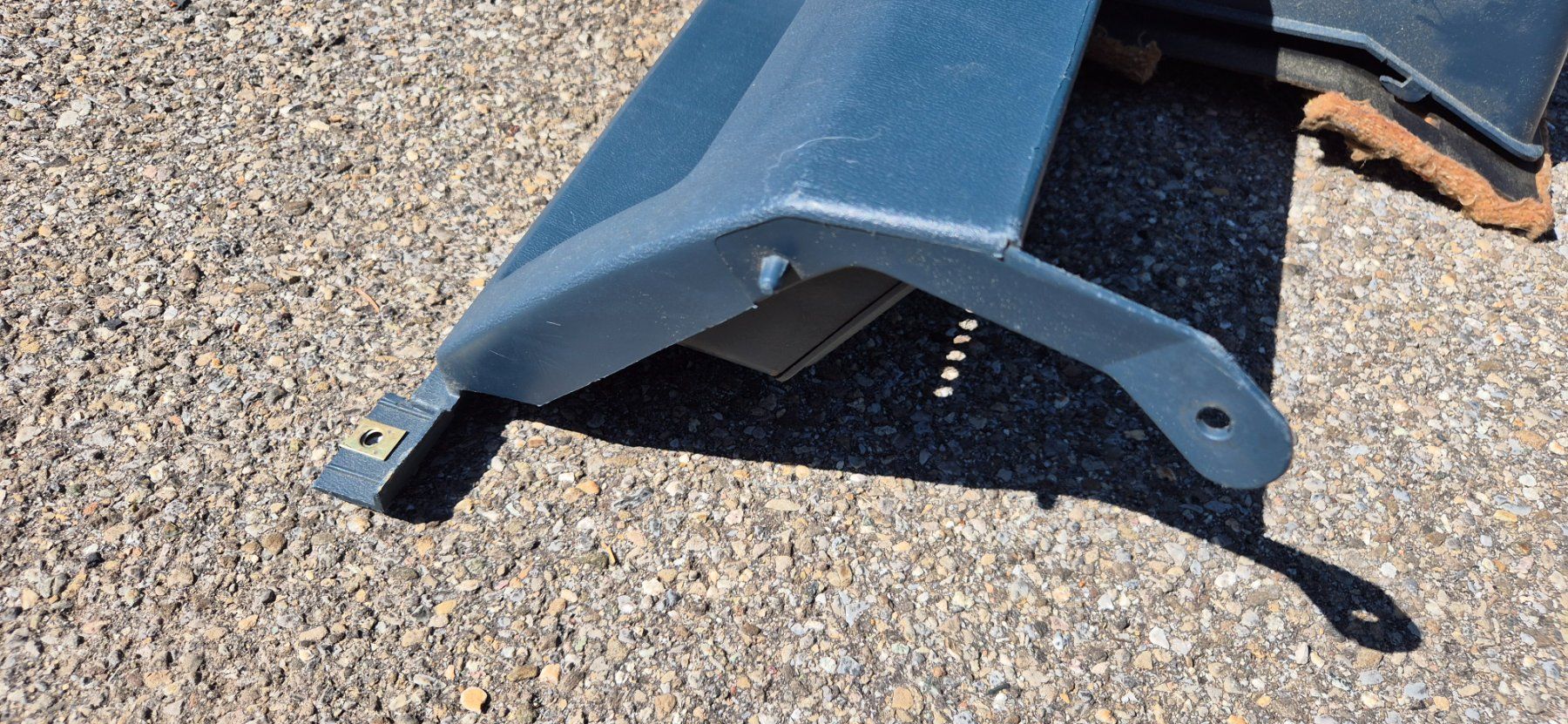 Volkswagen Alle Autoersatzteile: Jetta 1 Handschuhfach – Gebraucht aus Riggisberg von Mahali04 1