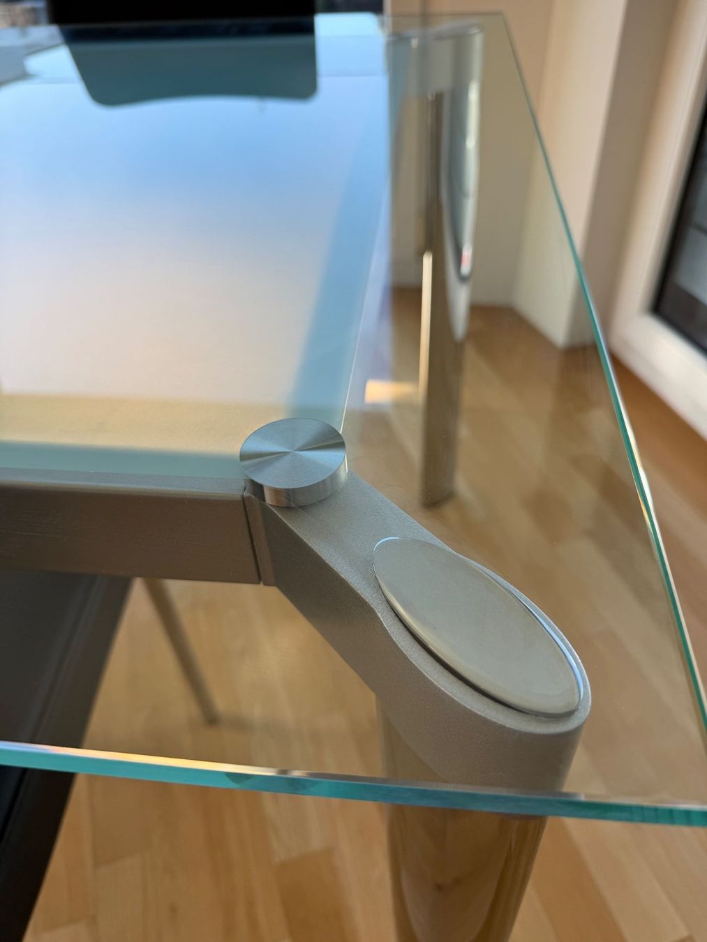 Set di tavolo e panche: Glastisch mit 4 Stühlen - wie neu – Usato da Bäch SZ venduto da Blansz 2
