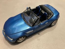 Burago BMW Roadster 1/18 und Maisto Dodge Viper 1/18