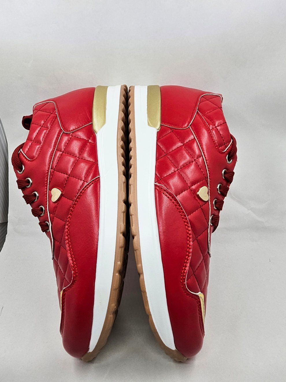 Damenschuhe: Roter Sneaker mit Goldelementen – Neu und originalverpackt aus Zürich von Numark 7