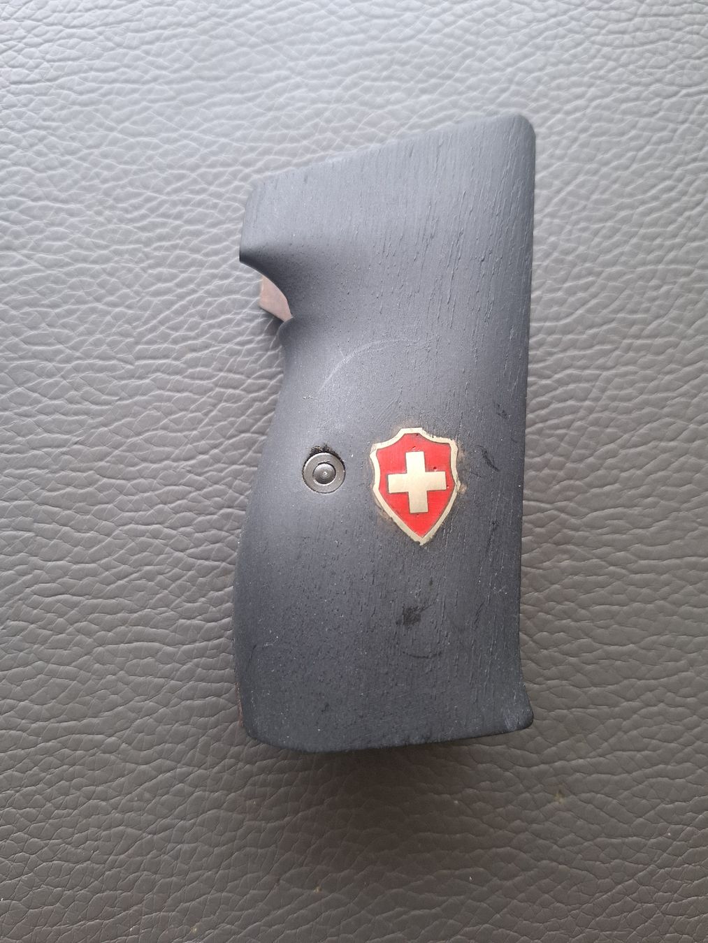 Articoli in legno: Nussbaum Griffschalen für Sig P210 Gebraucht!! – Usato da Rothrist venduto da griffe 1