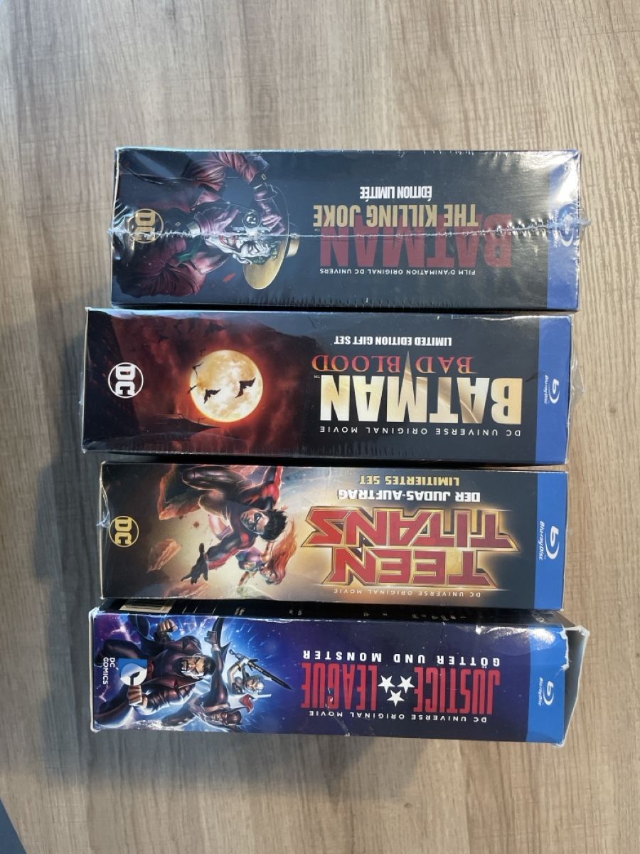 Tutti i DVDs: DC Universe Limited Edition Set BluRay – Usato da Hagendorn venduto da masterchieff 2