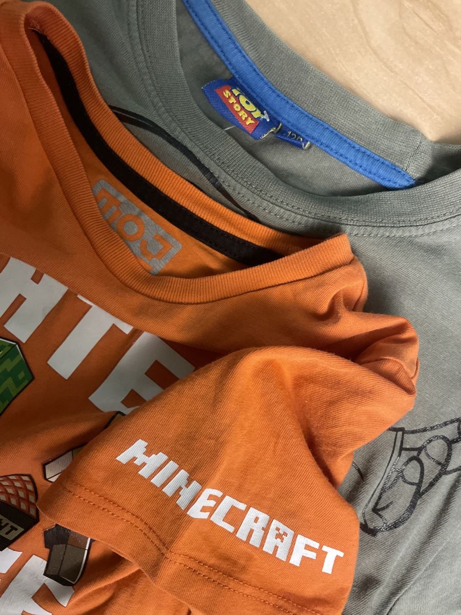 Chemises, T-shirts & Polos: 2 coole T-Shirts Gr.128 Buzz Lightyear/ Minecraft – D'occasion à Obergerlafingen par cabo4 1