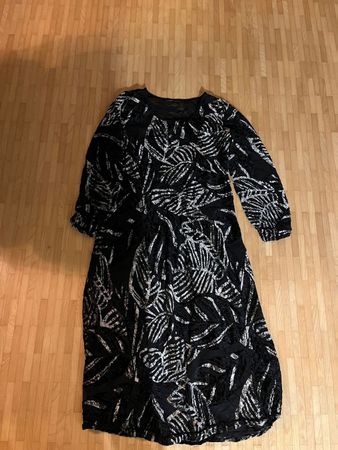 Nile Kleid mit Muster aus Samt S Fabrikneu