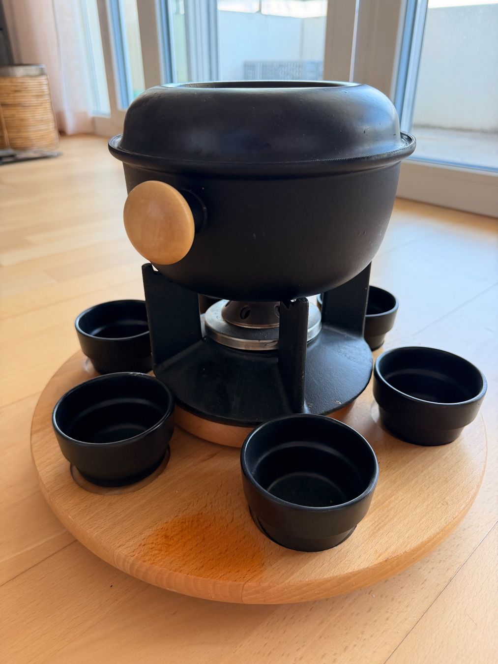 Set di piatti: Service à fondue émaillé et 6 coupelles – Usato da Bellmund venduto da lolo707 1