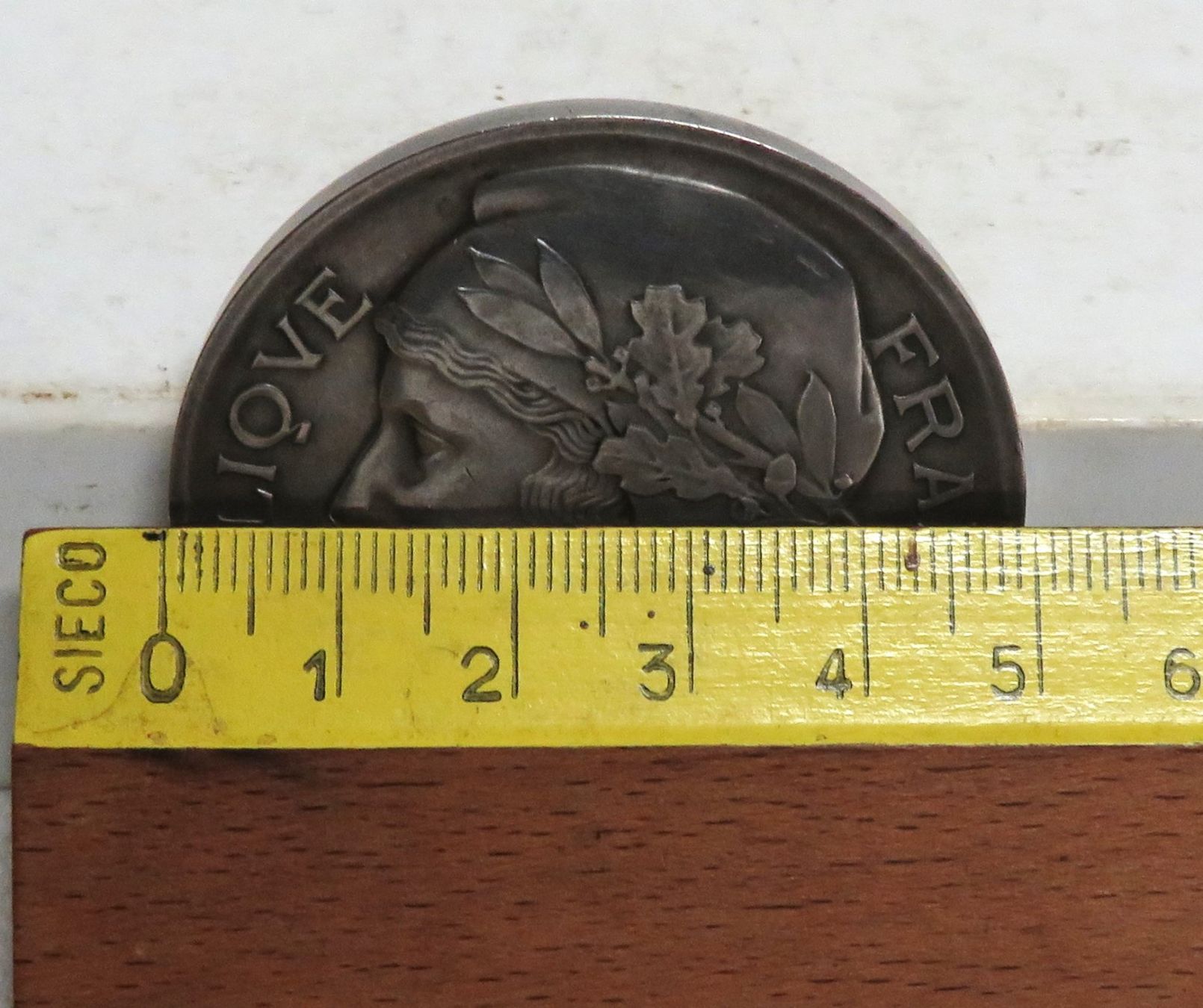 Medaillen: Medaille "EDUCATION PHYSIQUE" Frankreich Bronce versilbert – Gebraucht aus Tüscherz-Alfermée von Newpad 7