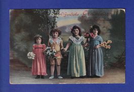 ENFANT - Groupe de jeunes filles