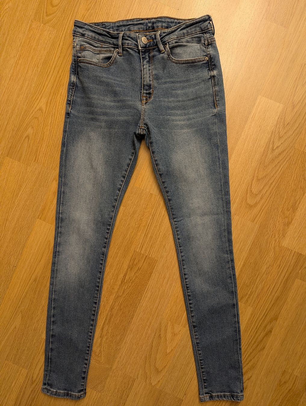 Esprit Jeans: jean esprit skinny 28/30 – Gebraucht aus Montreux von dem_gyt9 2