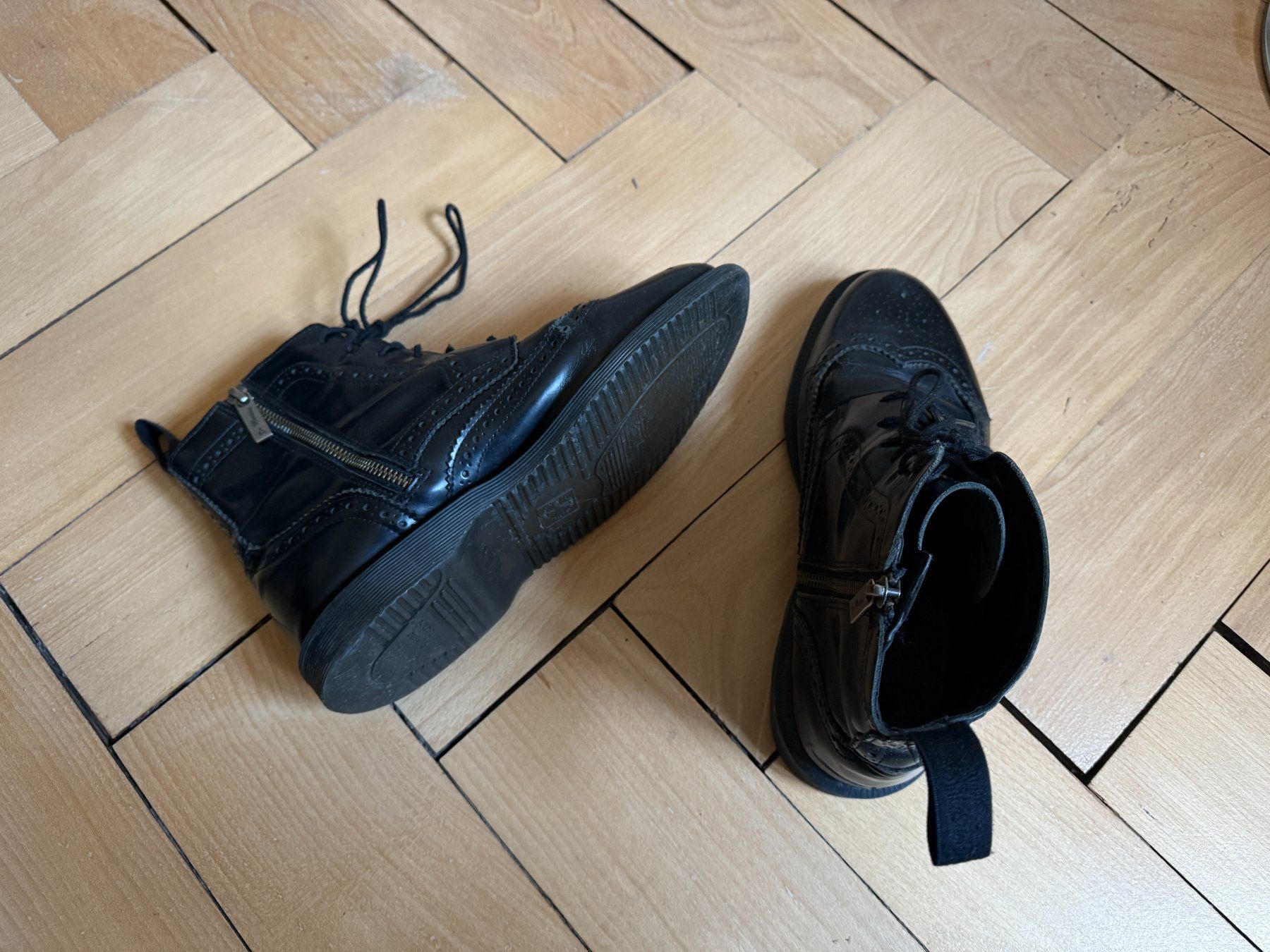 Dr. Martens Scarpe da donna: DR. MARTENS - Stiefelette schwarz 40 – Usato da Zürich venduto da Diazaio 3