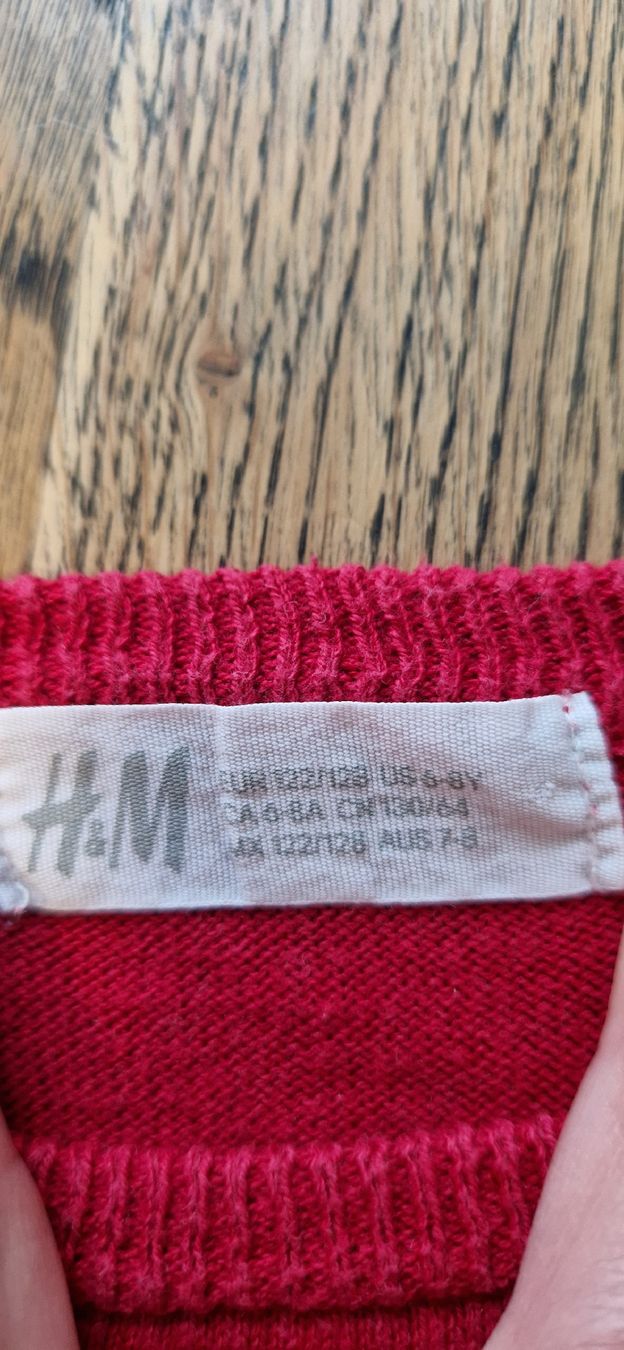 H&M Pullover & Sweatshirts: H&M Pulli Gr.122/128 mit Herz wendepailletten – Gebraucht aus Benken SG von EgMoJo 1