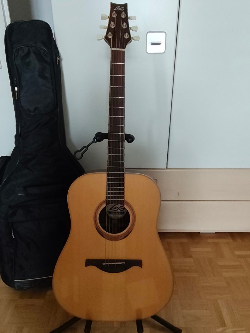 Strumenti musicali: LAG - 4 Seasons Winter 4S400D – Usato da Les Avanchets venduto da Jackjack