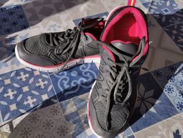 Tchibo Damen Laufschuhe Gr. 42, in grau, gebraucht
