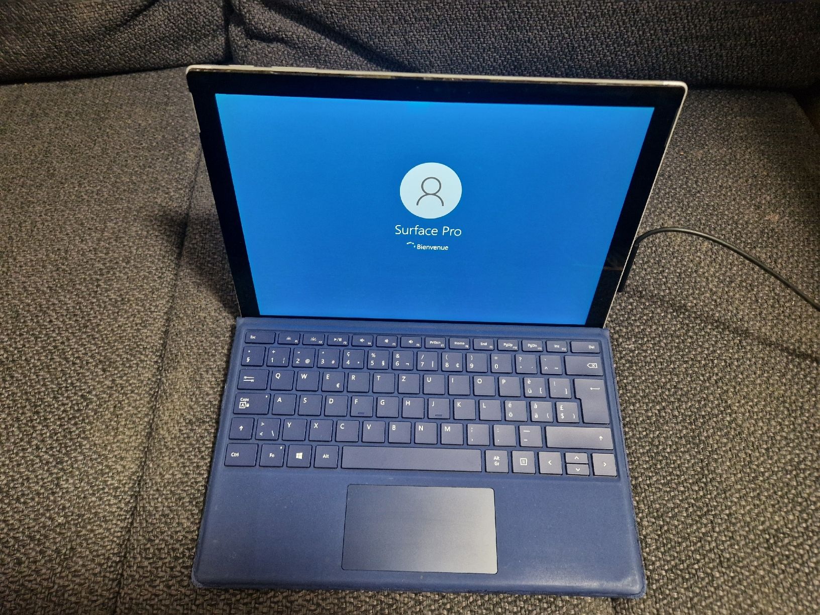 Microsoft Notebook: Microsoft Surface Pro 4 256GB – Usato da Peseux venduto da katja.vit