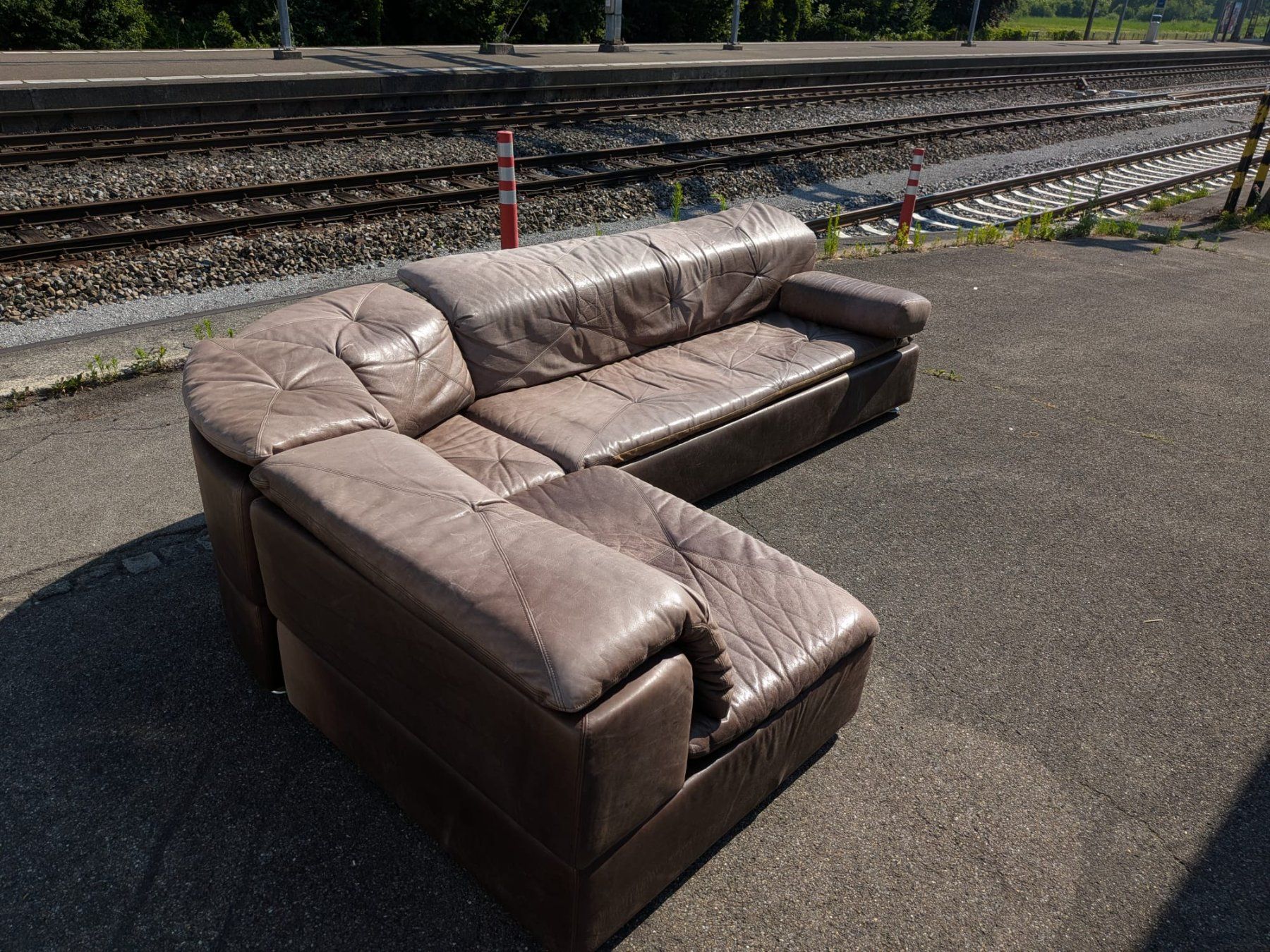 Sofas: Ledersofa 70er Jahre - Ecksofa mit Daybed - Ref. 06/43 – D'occasion à Au ZH par BrockiAu 2