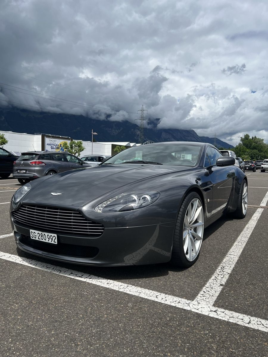 Aston Martin Automobili: Aston Martin V8 Vantage, Handschalter – Usato da Lüchingen venduto da HAASS4