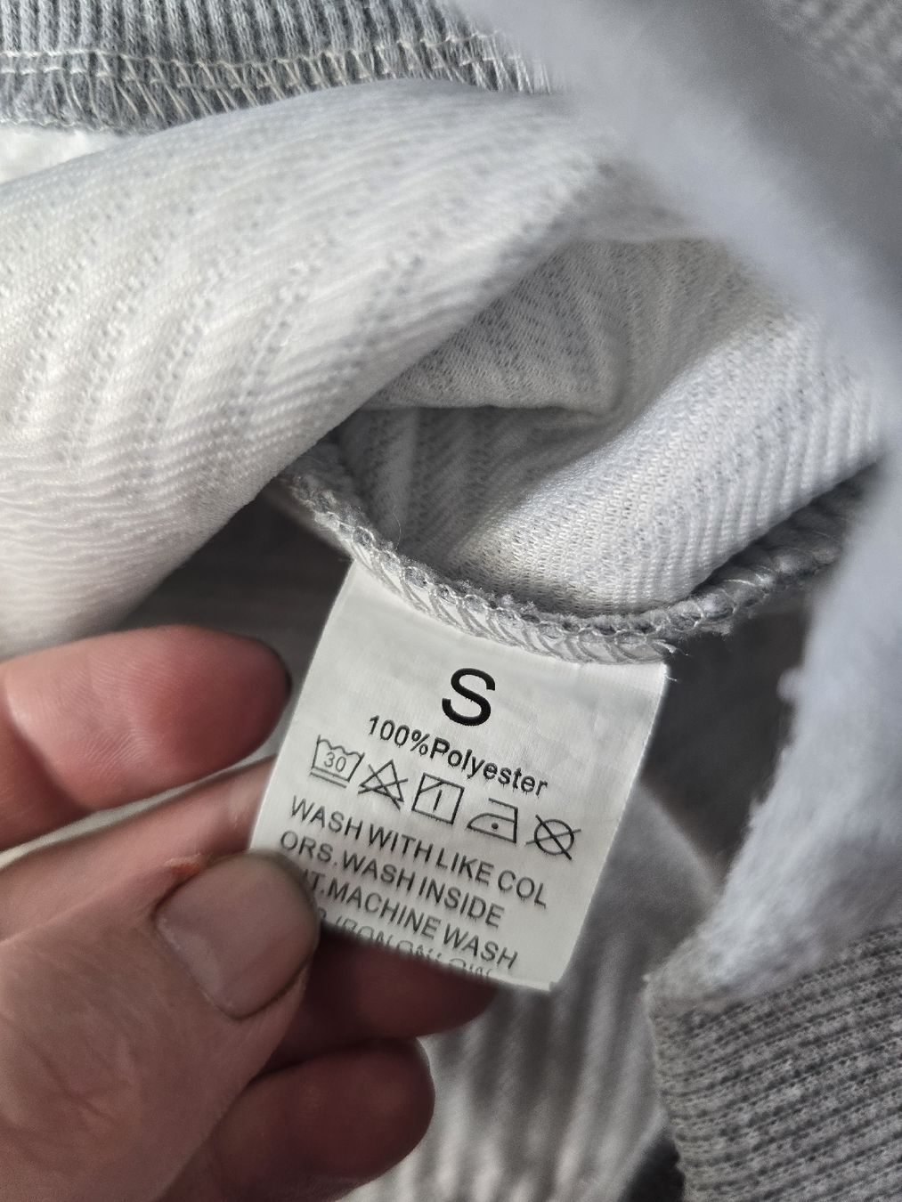 Maglioni & Felpe: Trendiger Pullover in Grau mit Knöpfen, Grösse S-M – Usato da Unterentfelden venduto da Panda-87 5