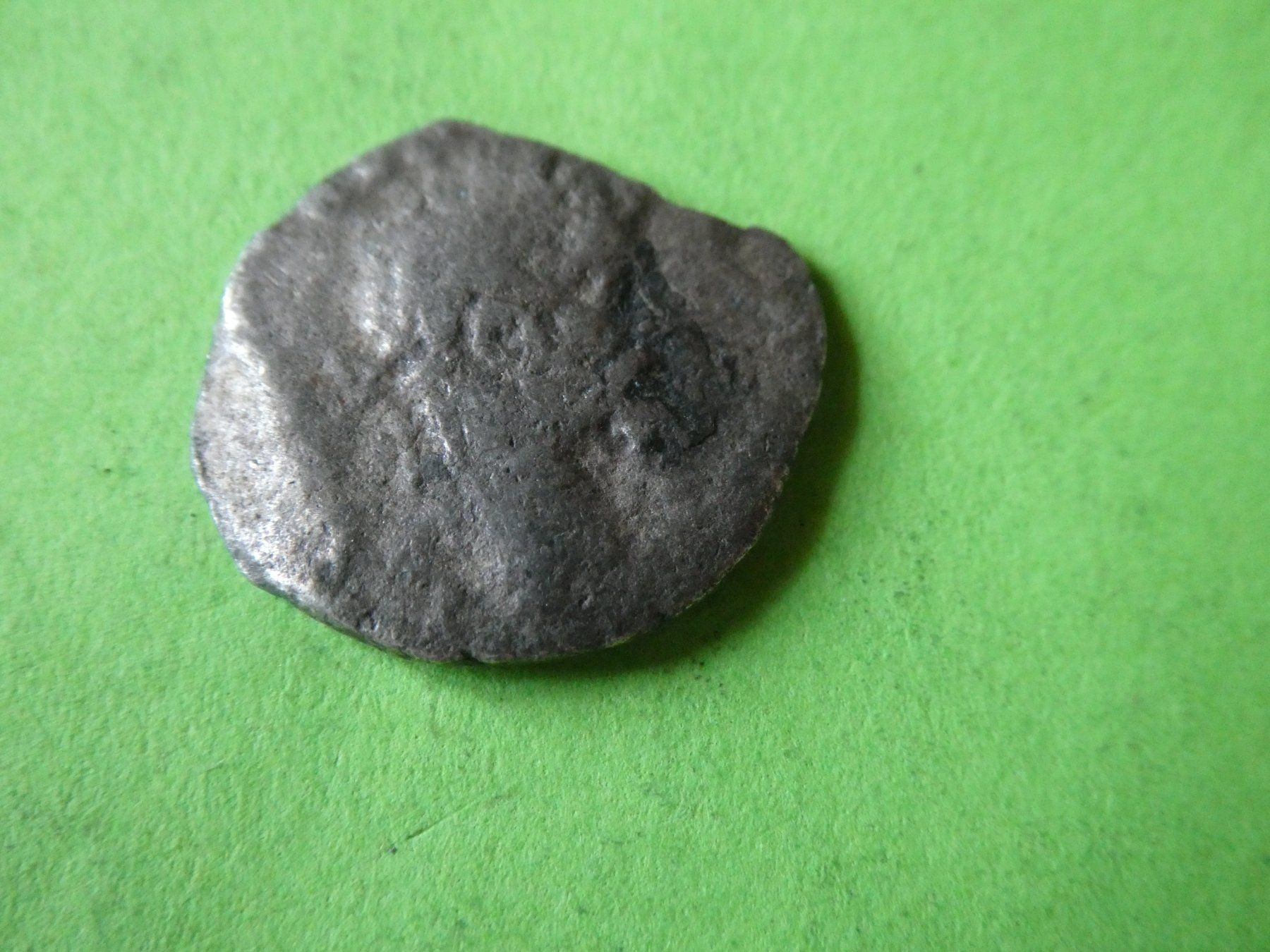 Tutti le monete: uralte Silbermünze     18 mm     1.53 g – Usato da Hinterforst venduto da Rohusri
