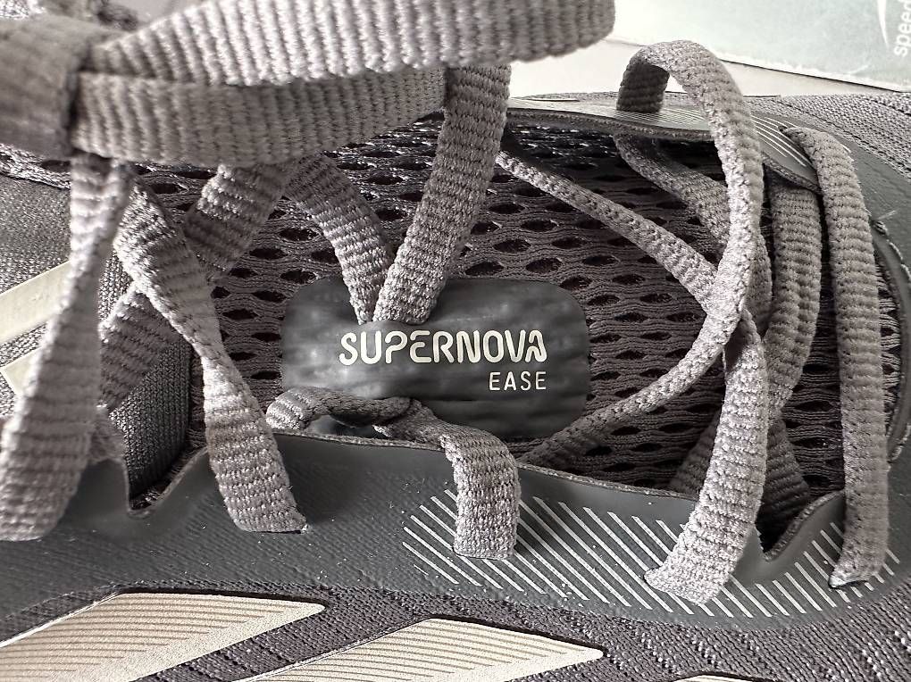 Herrenschuhe: Adidas Laufschuh Ease Dreamstrike grösse 42 – Gebraucht aus Dietikon von Tappsi1 2