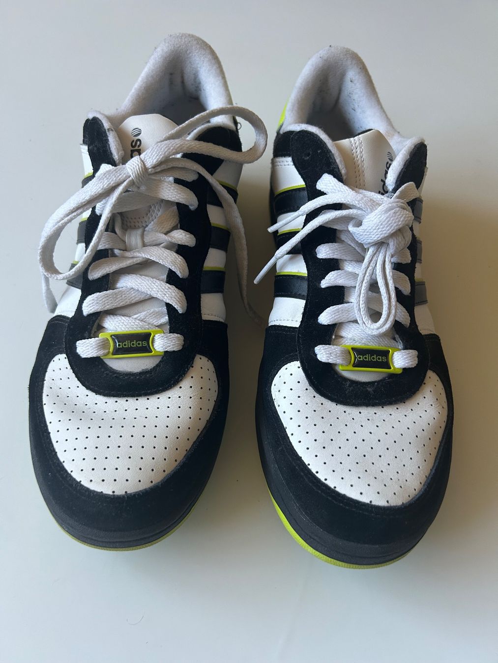 Adidas Herrenschuhe: Adidas Sneaker Gr.43 1/3 – Gebraucht aus Seuzach von del_w5vl